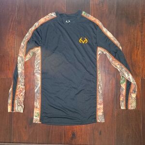 Like New Realtree Long Sleeve Camo Hunting Shirt, Dry fit feel, Size Small